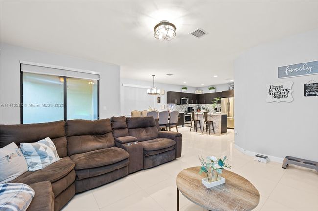 0 - 10250 Nw 70th Ter, Townhouse with 4 bedrooms, 3 bathrooms and null parking in Doral FL | Image 9