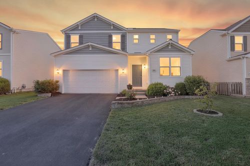 3986 Snowcreek Dr, Grove City, OH, 43123-7604 | Card Image