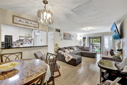 apt-62-5841 Washington St, Hollywood, FL, 33023-7413 | Card Image