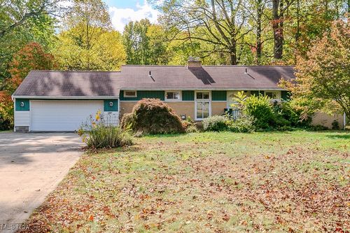8804 Shandle Blvd, Mentor, OH, 44060-1943 | Card Image