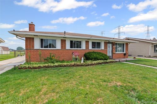 35622 Malibu Dr, Sterling Heights, MI, 48312-4052 | Card Image