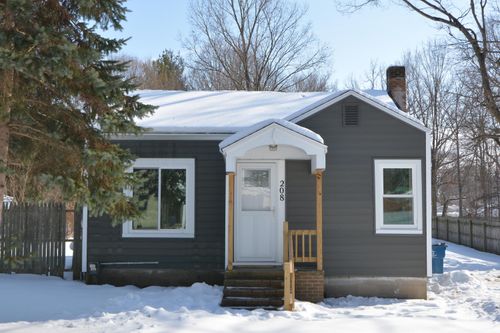 208 Prospect St, Decatur, MI, 49045-1018 | Card Image