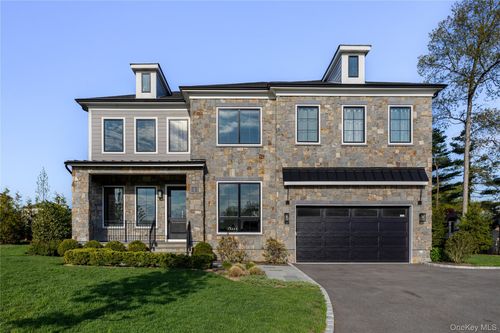 1 Sequoia Cir, Manhasset, NY, 11030-4043 | Card Image