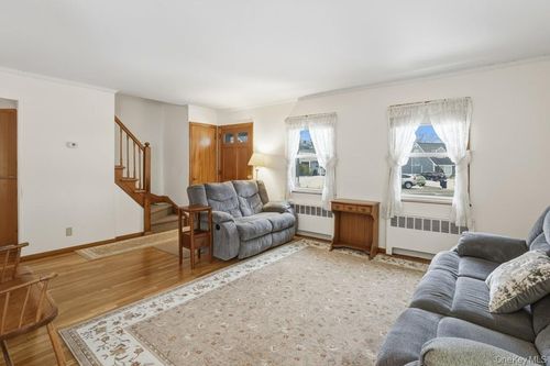 3 Coral Cv, East Norwich, NY, 11732-1209 | Card Image