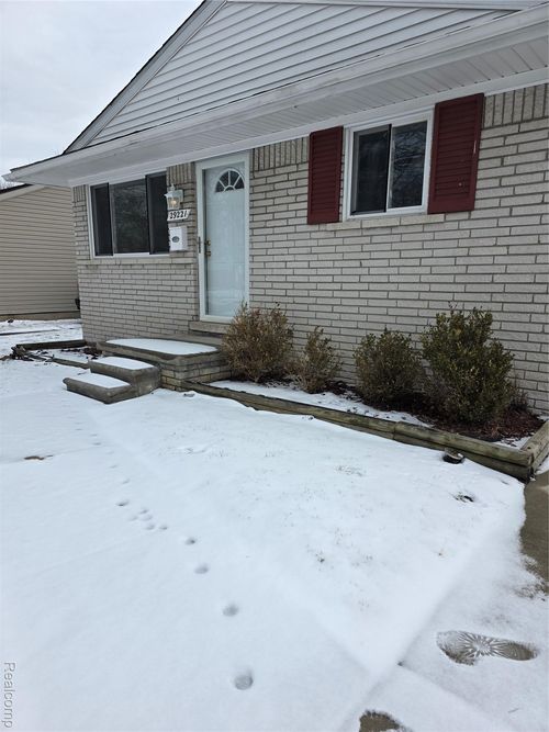 29221 Barrington St, Inkster, MI, 48141-1619 | Card Image