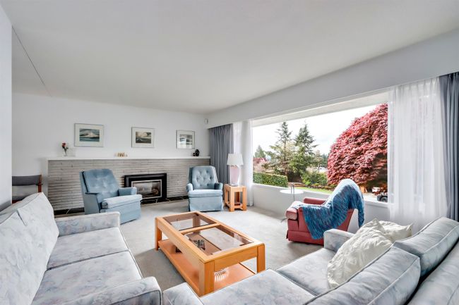 4406 Canterbury Crescent, House other with 4 bedrooms, 2 bathrooms and 4 parking in North Vancouver BC | Image 4
