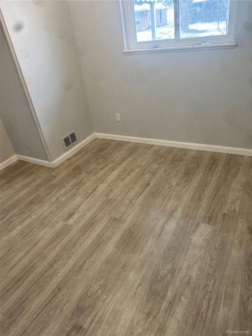 35691 Fairchild St, Westland, MI, 48186-4142 | Card Image