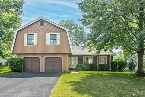 16012 Clarkson Woods Dr, Chesterfield, MO, 63017-5060 | Card Image