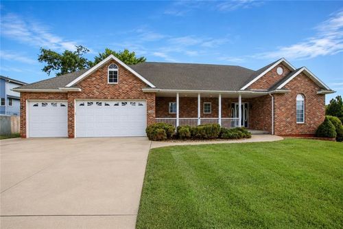 700 E 10th St, Kearney, MO, 64060-7966 | Card Image