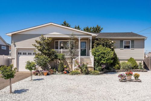 3251 Oceanic Dr, Toms River, NJ, 08753-4886 | Card Image