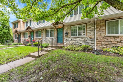16125 Terrace Village Dr, Taylor, MI, 48180-6137 | Card Image