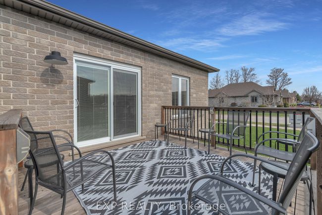 800 Baker Ave S, House attached with 3 bedrooms, 3 bathrooms and 2 parking in Listowel ON | Image 46