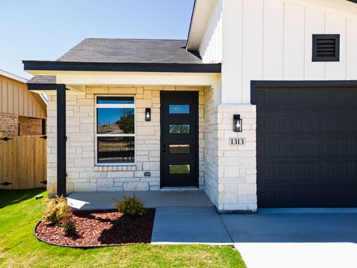 1313 Lone Pine Way, Killeen, TX, 76543 | Card Image