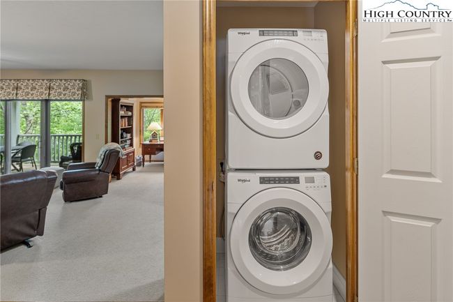 Stacked washer and dryer | Image 26