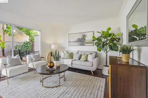 15 Long Creek Cir, Clayton, CA, 94517-1636 | Card Image