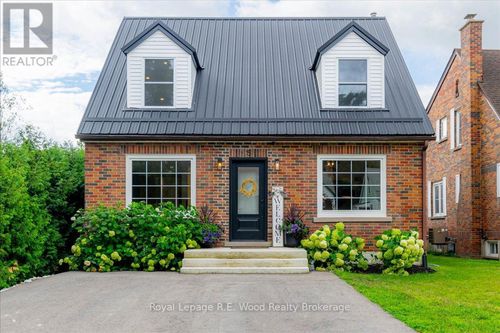 15 Mckenzie St, Tillsonburg, ON, N4G2E7 | Card Image