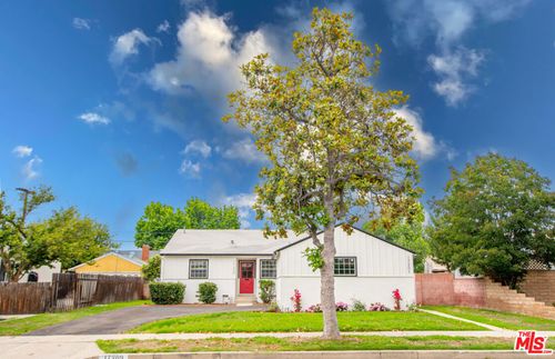 17209 Stagg St, Van Nuys, CA, 91406-1609 | Card Image