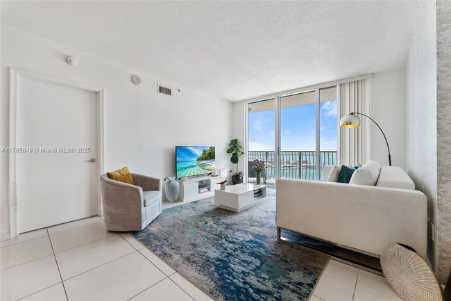 APT-5006 - 1750 N Bayshore Dr, Condo with 1 bedrooms, 1 bathrooms and null parking in Miami FL | Image 7
