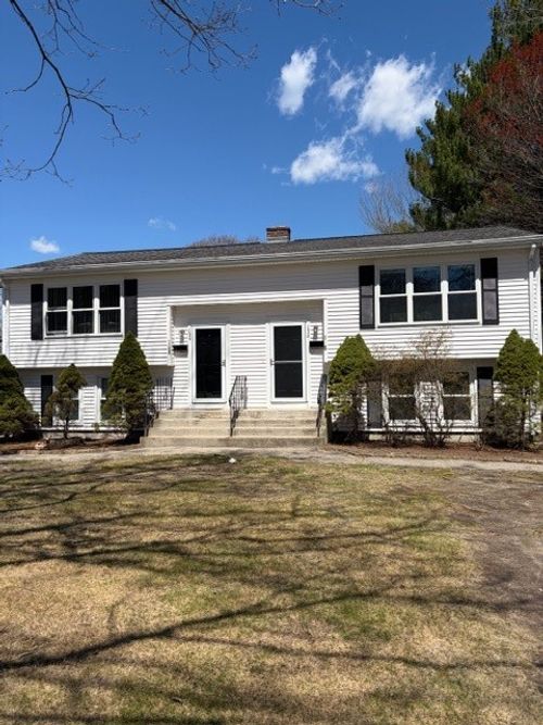 136 Rounds Avenue, East Providence, RI, 02915 | Card Image