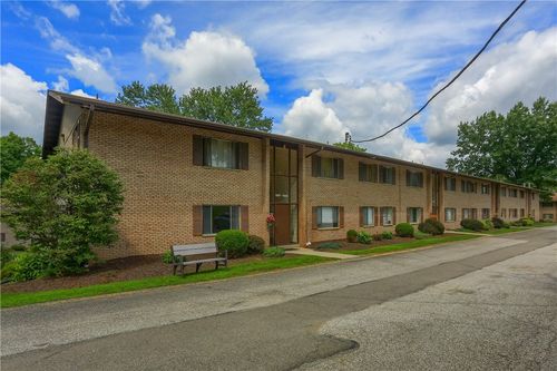 1004 Sanlin Dr, Coraopolis, PA, 15108-2825 | Card Image