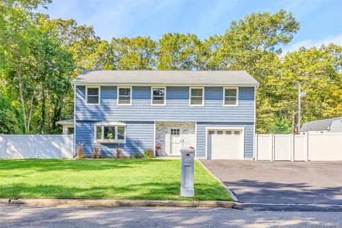 8 Andover Dr, Port Jefferson Station, NY, 11776-3014 | Card Image
