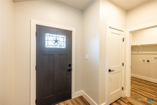 Foyer & Coat Closet | Image 20
