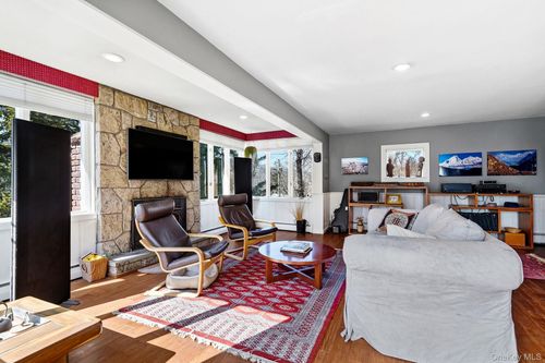 9 Cottage Grv, Thornwood, NY, 10594-1943 | Card Image