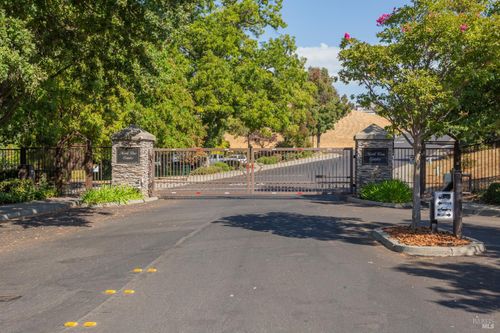 2030 Pinecrest Ct, Vacaville, CA, 95688-8727 | Card Image