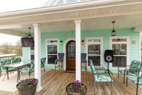 315 Lagoon Ln, Decaturville, TN, 38329-5495 | Card Image