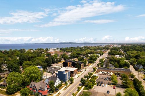 918 W Front St, Traverse City, MI, 49684-3312 | Card Image