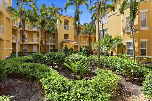 d105-5045 Fairways Cir, Vero Beach, FL, 32967-7396 | Card Image