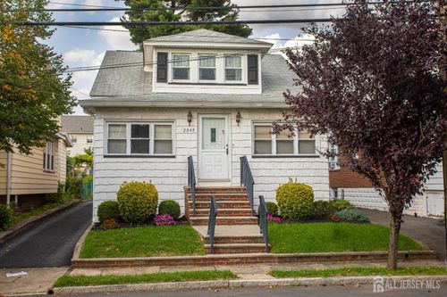 2049 Tyler St, Union, NJ, 07083-5317 | Card Image