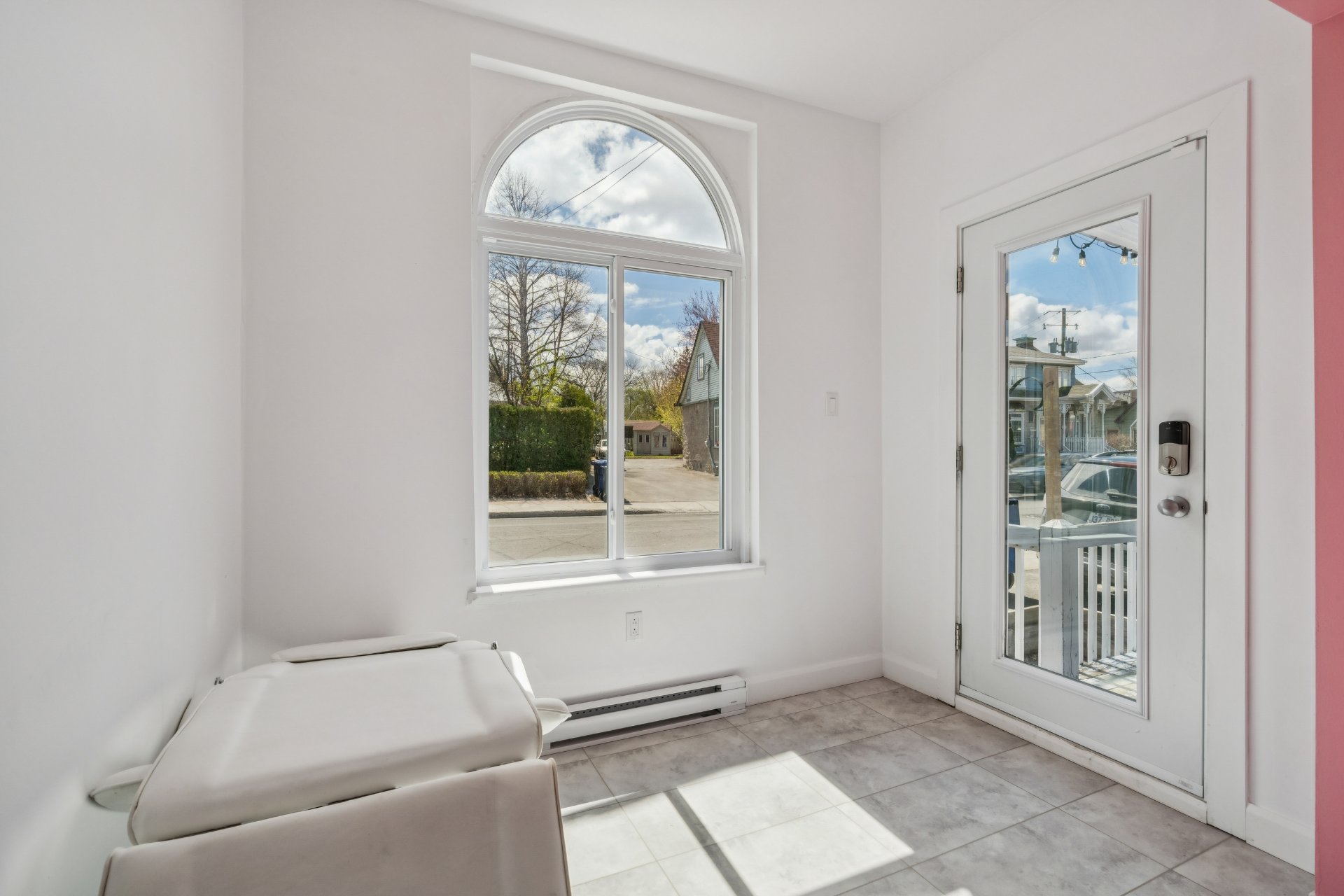 Commercial Lease in Laval (Sainte-Rose)