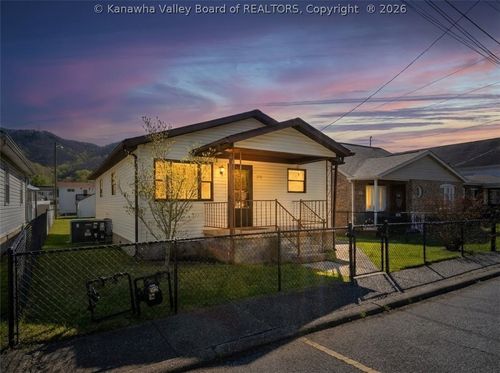 208 5th Ave, Glasgow, WV, 25086 | Card Image