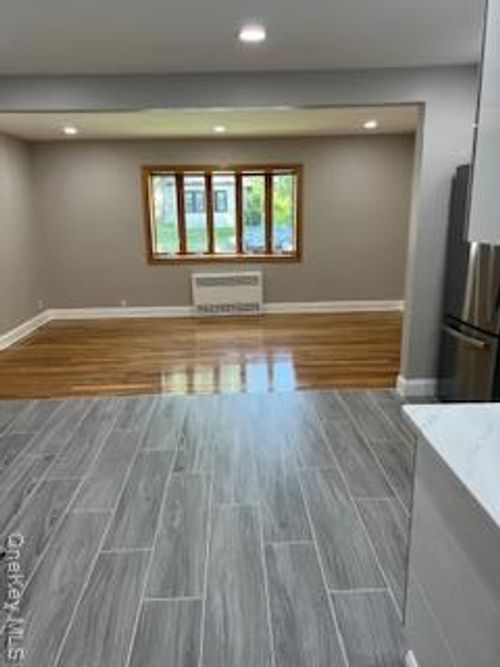 10 154th St, Whitestone, NY, 11357-1952 | Card Image