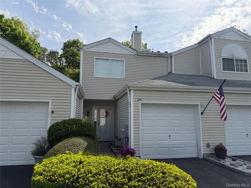 251 Barn Swallow Ct, Manorville, NY, 11949-2649 | Card Image