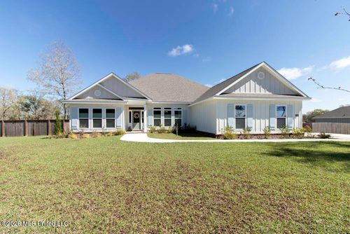 19160 Harrington Cir, Biloxi, MS, 39532-4572 | Card Image