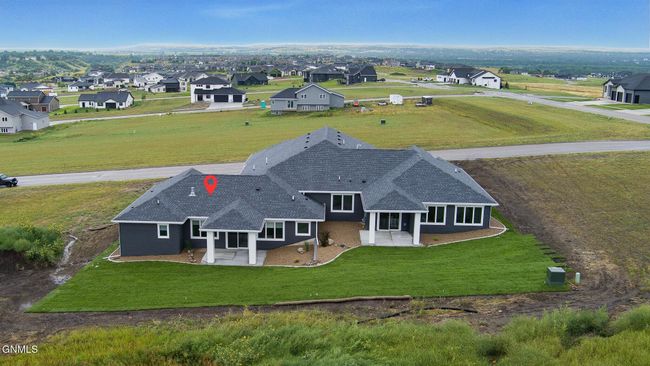 2020 Prairie Hawk Dr, Townhouse with 3 bedrooms, 2 bathrooms and null parking in Bismarck ND | Image 31