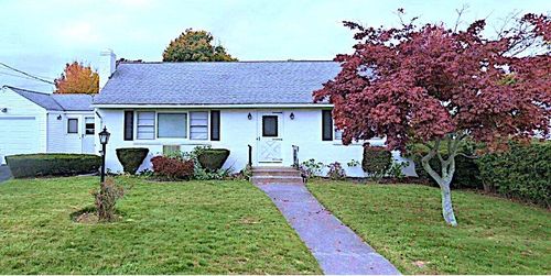 270 Poplar Dr, Cranston, RI, 02920-5552 | Card Image