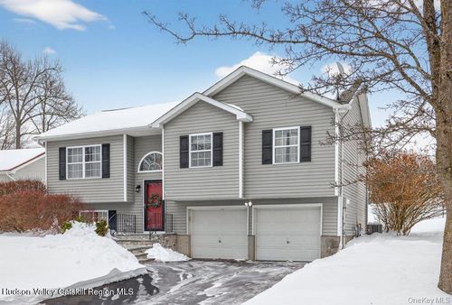 9 Yale Dr, Walden, NY, 12586-1649 | Card Image