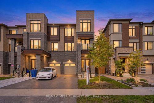 212 Vermont Ave, Newmarket, ON, L3X0M6 | Card Image
