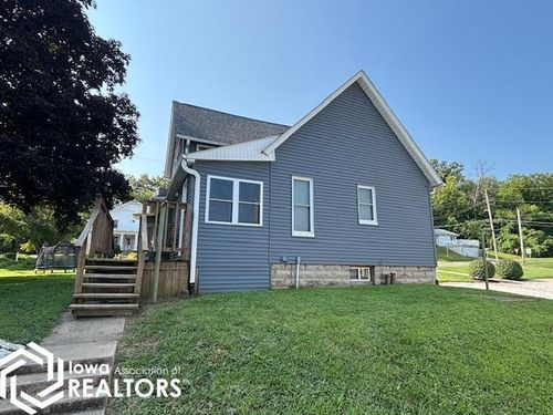 63 W 5th St, Dallas City, IL, 62330-1171 | Card Image