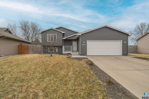6049 W Jordan Ct, Sioux Falls, SD, 57106-2462 | Card Image