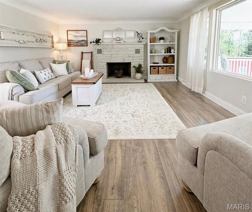 9081 & 9085 W Red Oak Road, Rosebud, MO, 63091 | Card Image