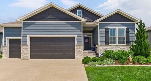 1034 Cheshire Dr, Lee's Summit, MO, 64083-6122 | Card Image