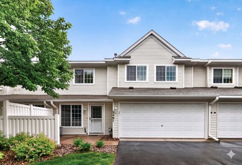 2407 Harvest Way, Chanhassen, MN, 55317-8452 | Card Image
