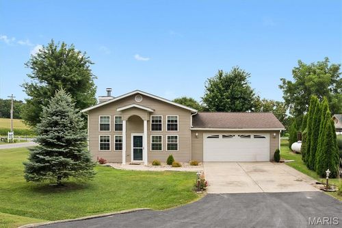 22017 Panorama Dr, Carlyle, IL, 62231-4827 | Card Image
