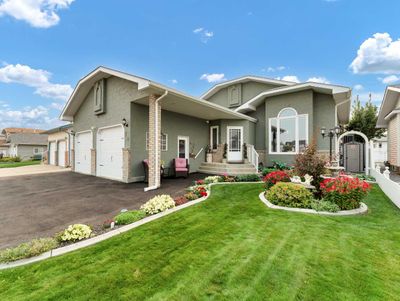 76 Schneider Cres Se, House detached with 4 bedrooms, 3 bathrooms and 2 parking in Medicine Hat AB | Image 2