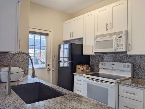 2901-7575 Cambridge St, Houston, TX, 77054-2042 | Card Image