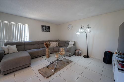 apt-a2009-17650 Nw 68th Ave, Hialeah, FL, 33015-4089 | Card Image